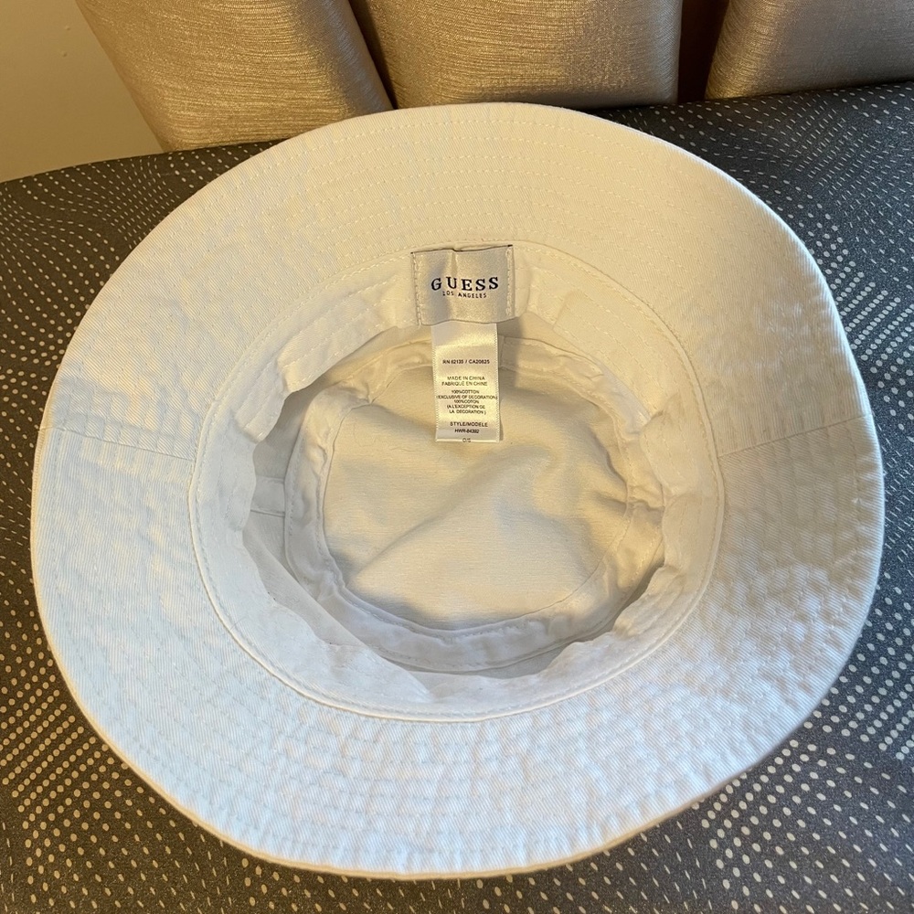 Guess hat - Picture 3 of 4
